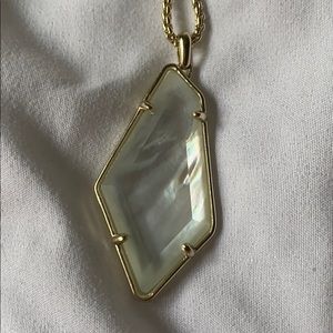 Kendra Scott necklace